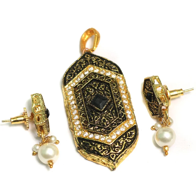 Kundan Pendant With Earring Set