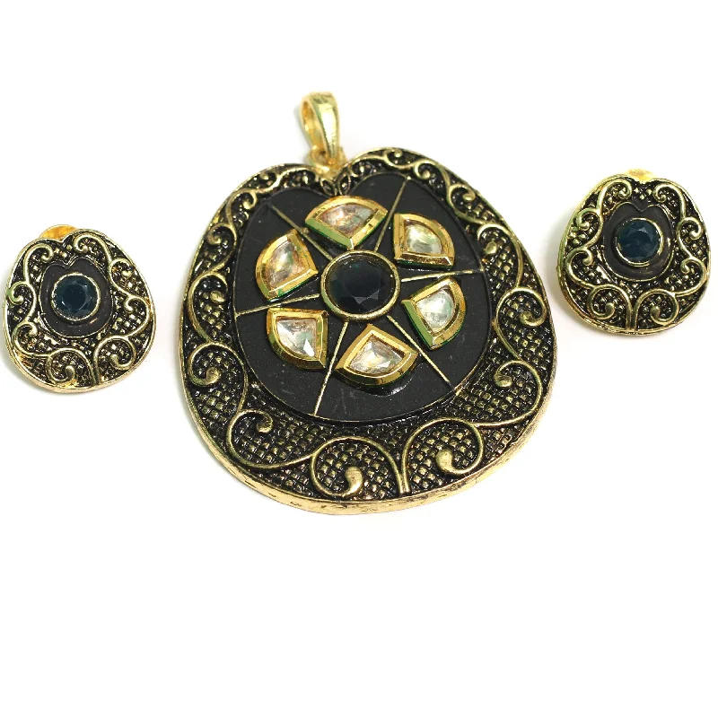 Kundan Pendant With Earring Set