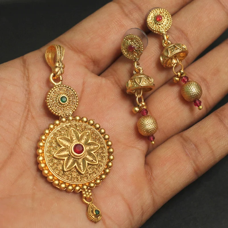 Matte Finish Kundan Pendant With Earring Set