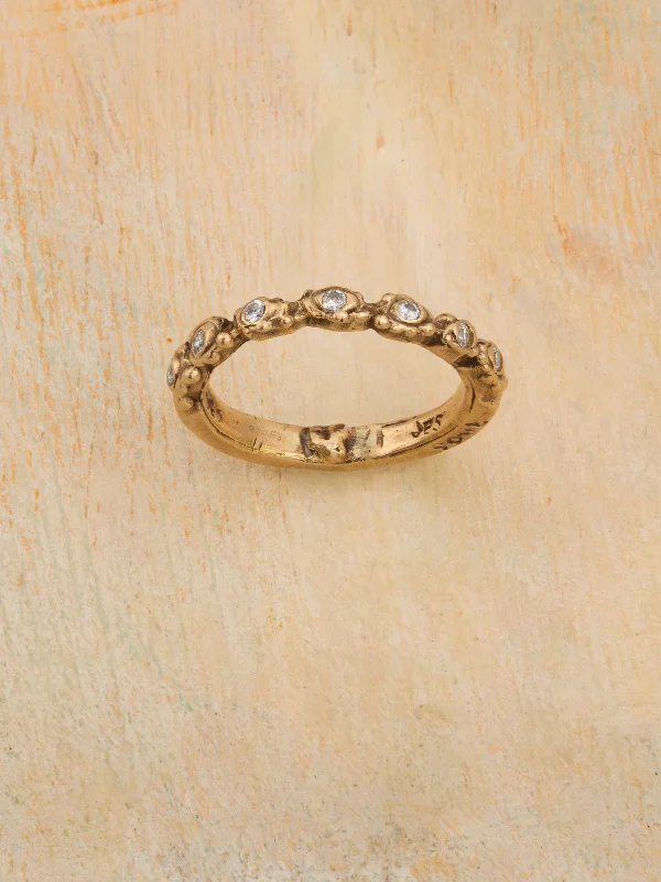 classic wedding set with diamonds Liv Ring
