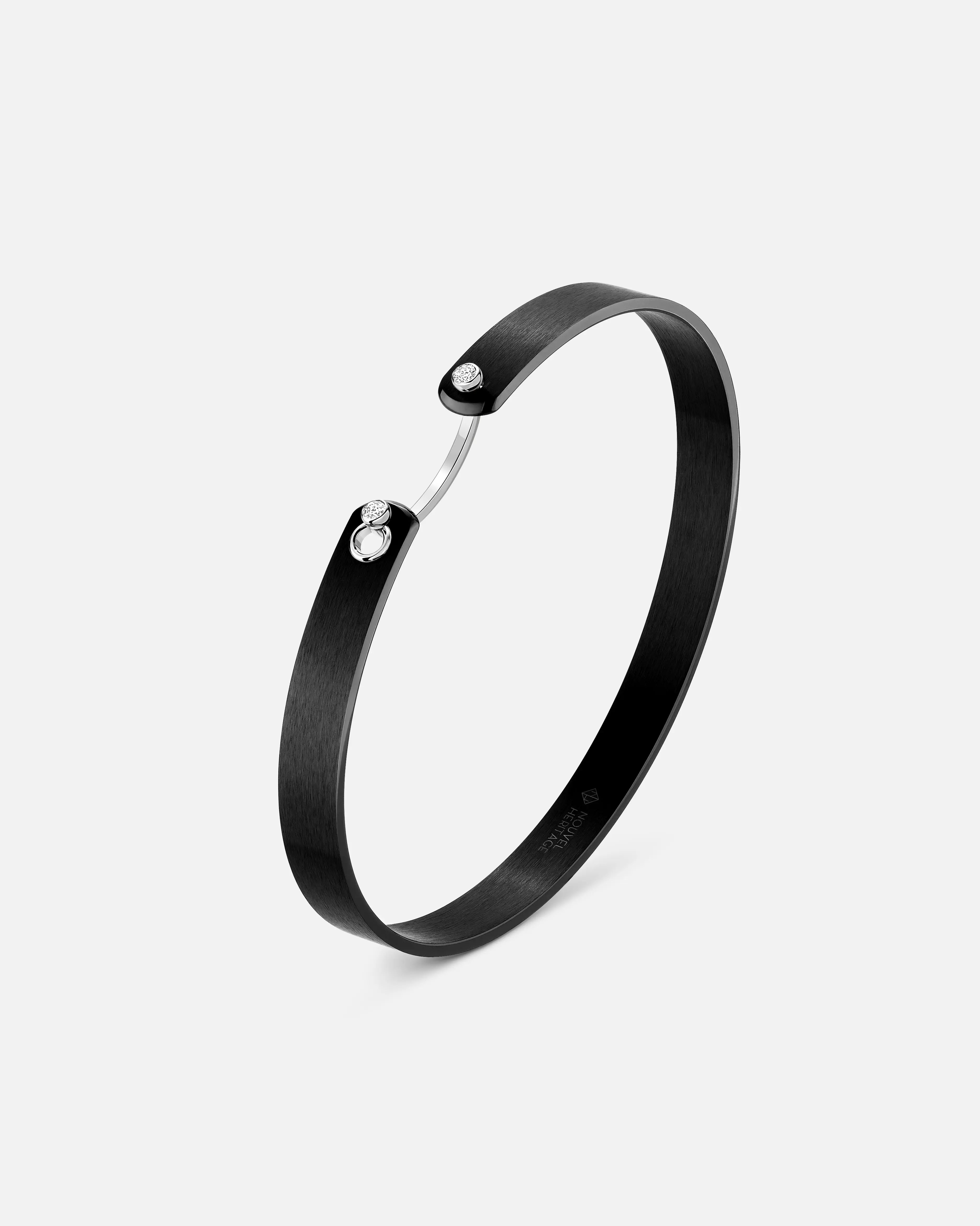 chunky chain necklace trendy Midnight In Manhattan GM Mood Bangle in White Gold