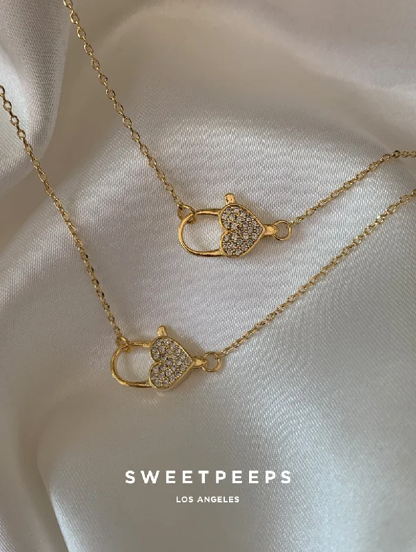 oval cut engagement ring platinum Heart Clasp Necklace (Heart)