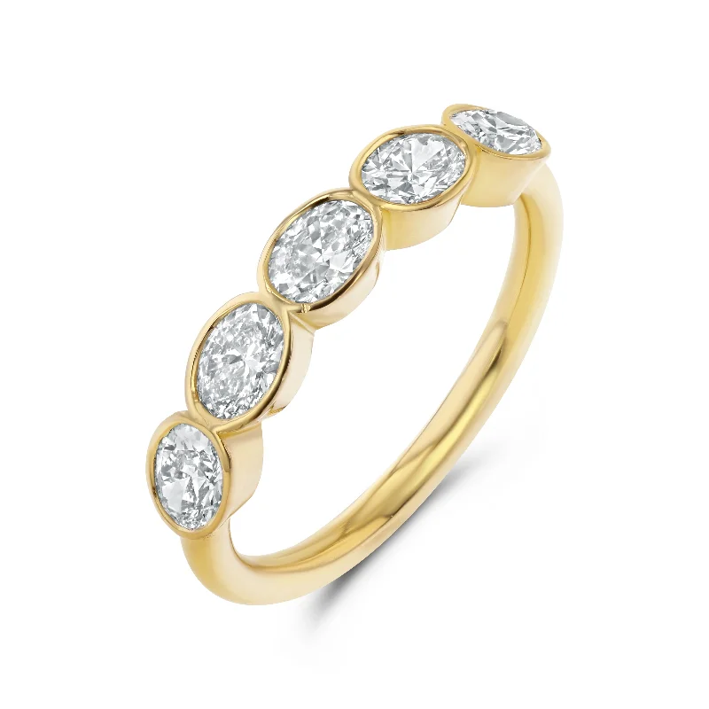 DIAMOND OVAL BEZEL RING