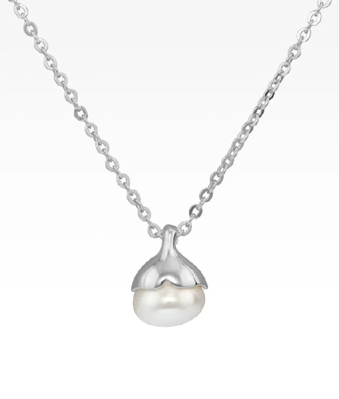 modern geometric gold ring Whale Tail with Pearl Necklace