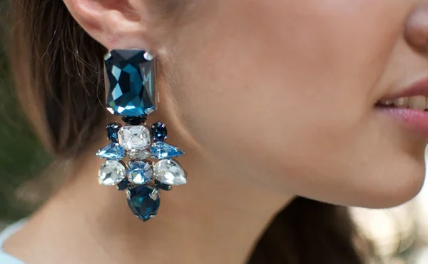 Chic Earrings: Effortless Glamour for Every Look